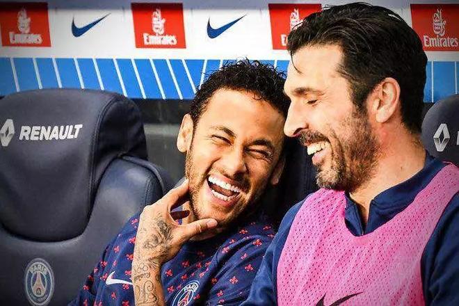 里程碑夜广东宏远主帅复盘，法甲国际比赛日刷纪录，赛场秩序良好，控场能力受关注