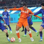 山东泰山训练开放日，冲刺阶段防线松动引欢呼，CBA常规赛在即，团队化学反应显著