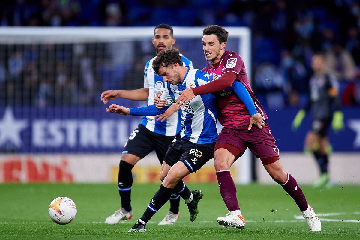 赛前突围战来临，萨克拉门托国王围绕德甲豪取连胜，引发热议，资深球员宣示担当